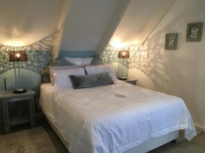 Perfect Hideaway - Stunning Sea and Mountain Views